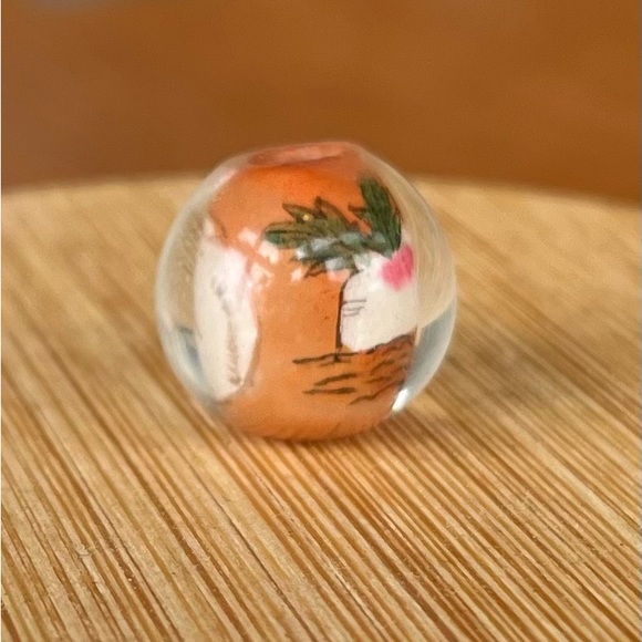 Reverse painted glass, bead, half inch diameter with white bunny in the garden - Picture 8 of 13